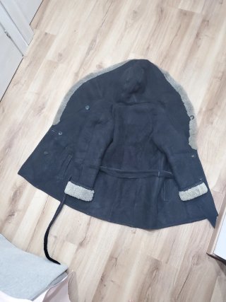 Cappotto in pelle di pecora con cappuccio