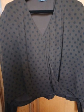 Camisa viscosa marrón lunares negros