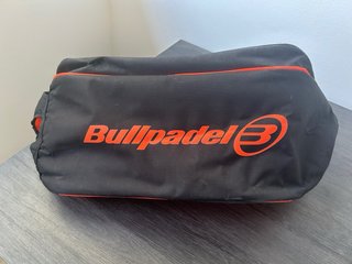 Paletero Bullpadel Negro y Naranja