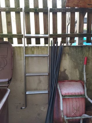 Escalera piscina