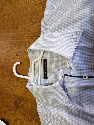 Camisa sport de cuadros vichy azul y blanco.
