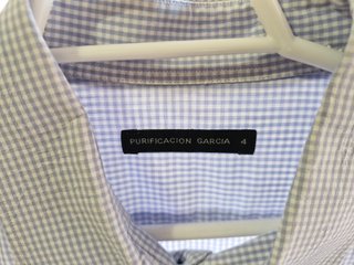 Camisa sport de cuadros vichy azul y blanco.