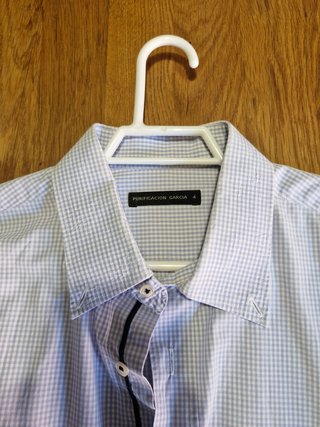 Camisa sport de cuadros vichy azul y blanco.