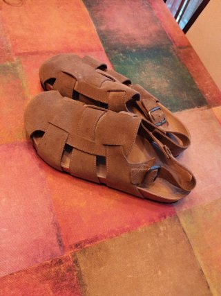 Sandalias de cuero marrón