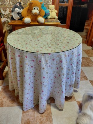 Juego 3 mesas redondas con cristal las tres 20euro