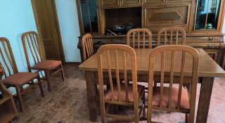 Mesa extensible y 8 sillas madera