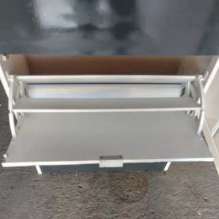 Mueble zapatero gris y blanco