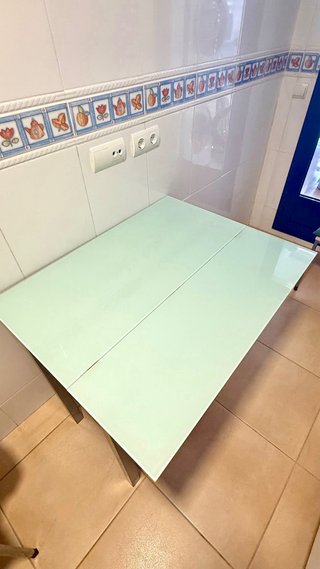 Mesa cristal extensible cocina + regalo 2 sillas.