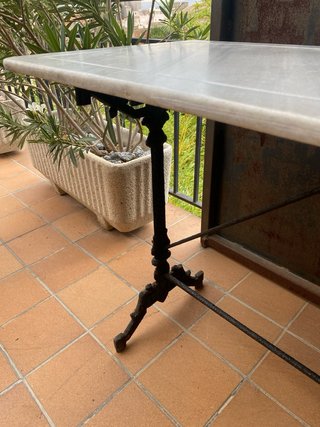 Mesa antigua de mármol y hierro para jardín