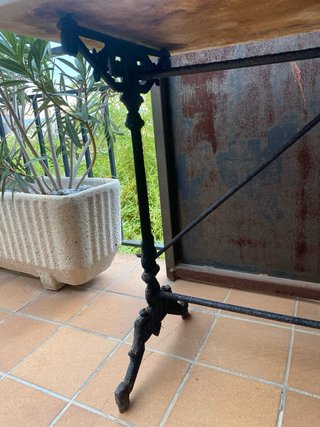 Mesa antigua de mármol y hierro para jardín
