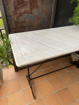 Mesa antigua de mármol y hierro para jardín