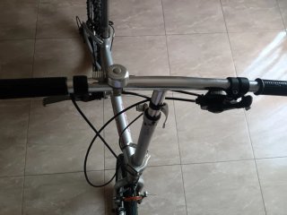 Bicicleta plegable con funda impermeable