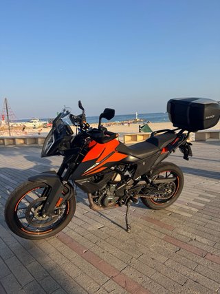 KTM 390 Adventure Negra y Naranja