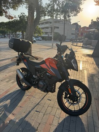 KTM 390 Adventure Negra y Naranja