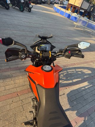 KTM 390 Adventure Negra y Naranja