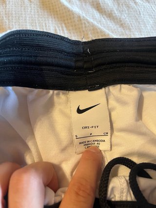 Pantaloncini Nike bianchi e neri