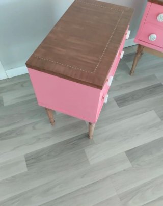 Mesitas de noche restauradas rosa y madera