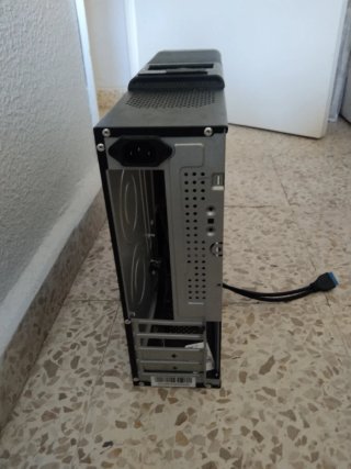 Carcasa PC Semitorre Negra