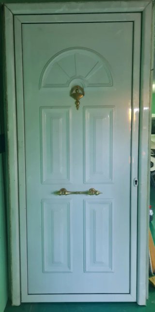 Puerta semiblindada