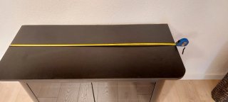 Mesa TV con 8 ruedas y puertas de cristal