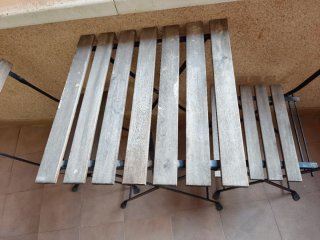 Conjunto mesa y sillas terraza. Madera para lijar