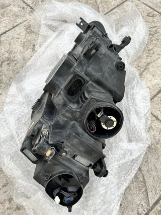 Faro derecho seat ateca