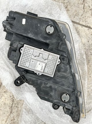 Faro derecho seat ateca