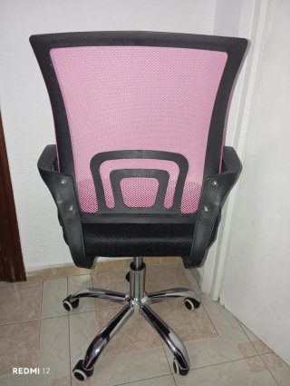 Sedia da ufficio ergonomica rosa e nera