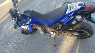 Yamaha Supermotard Azul y Negra