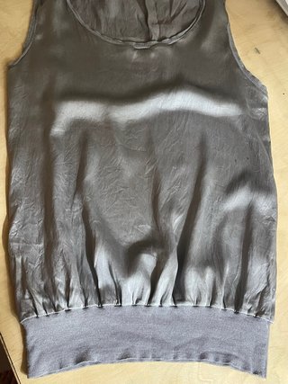Maglia grigia in tessuto leggero