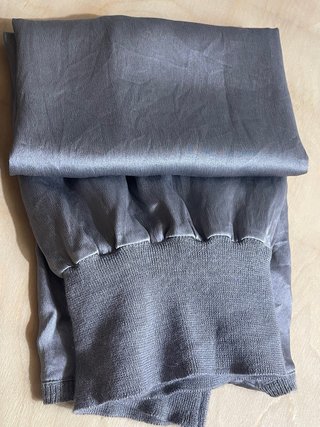 Maglia grigia in tessuto leggero