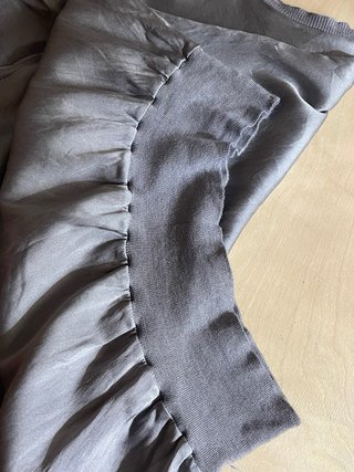 Maglia grigia in tessuto leggero