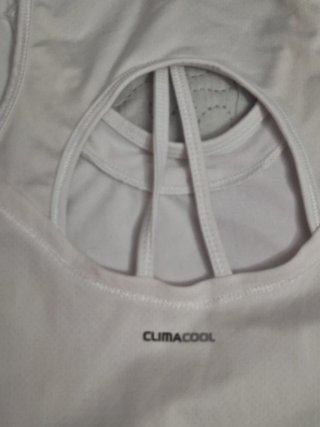 Camiseta deportiva Adidas blanca