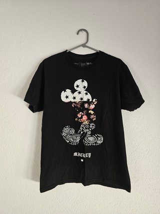 4 Camisetas Negras Estampadas