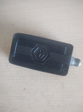 Pelas izquierdo para Vespino