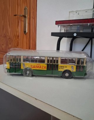Autobús Pegaso 6021 A escala 1:43