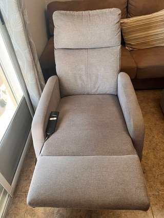 Sillón reclinable eléctrico gris