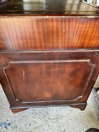 Escritorio antiguo madera con tapa de cuero