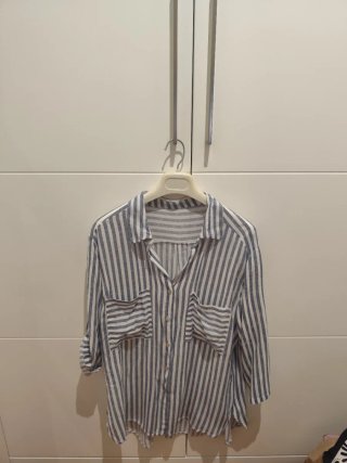 Blusa a rayas azul y blanco