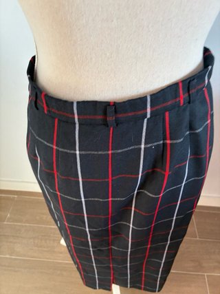 Falda Burberry Tartán Negro y Rojo