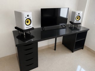 Escritorio Negro con Cristal y Cajonera