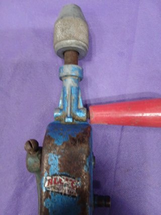 Taladro manual antiguo