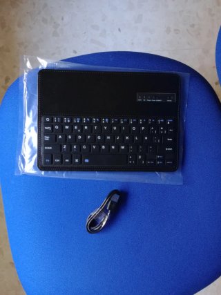 Funda iPad Air 2 Unotec con teclado Bluetooth