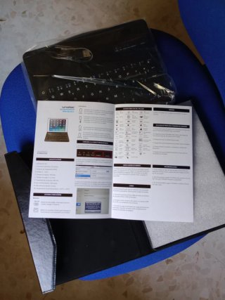 Funda iPad Air 2 Unotec con teclado Bluetooth