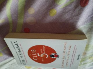 Libro "El Club de les 5 de la matinada"