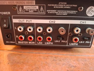 Mesa de mezcla Ibiza DJM150BT 2 canales