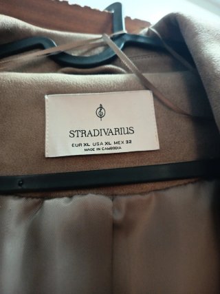 Abrigo largo Stradivarius beige