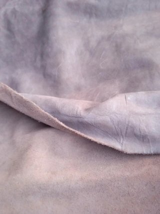 Piel curtido vegetal marrón 20€.