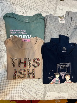 Lote 3 camisetas niña y una rebeca
