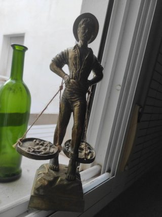 Figura Cenachero Bronce 34 cm de altura Base 9 cm